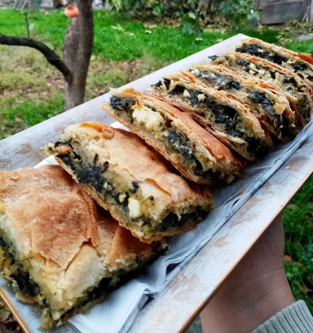 χορτόπιτα με σπανάκι, πράσα και φέτα