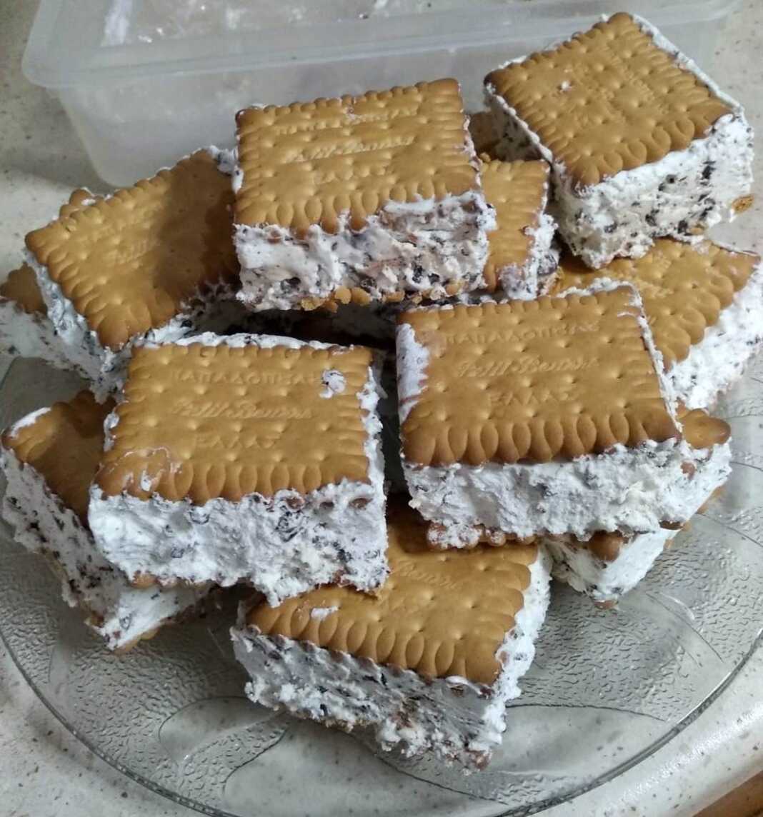 Παγωτό Σάντουιτς Στρατσιατέλα