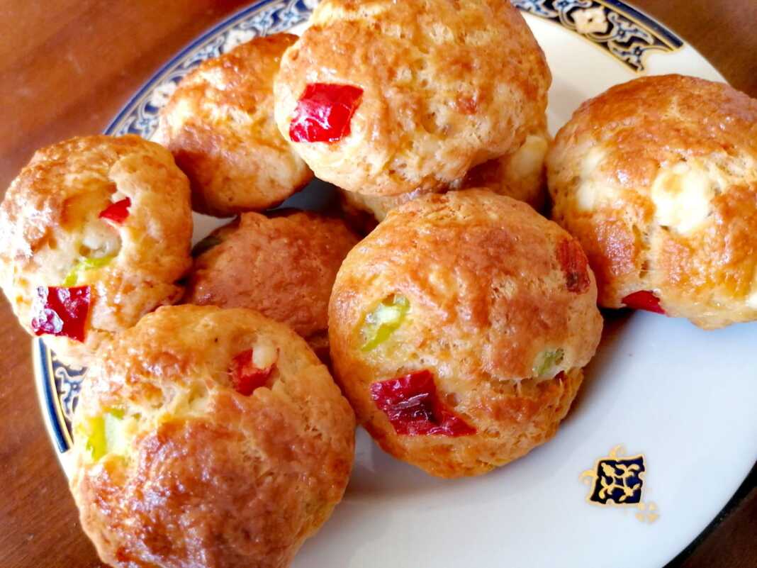 dav τυροπιτάκια με πιπεριά