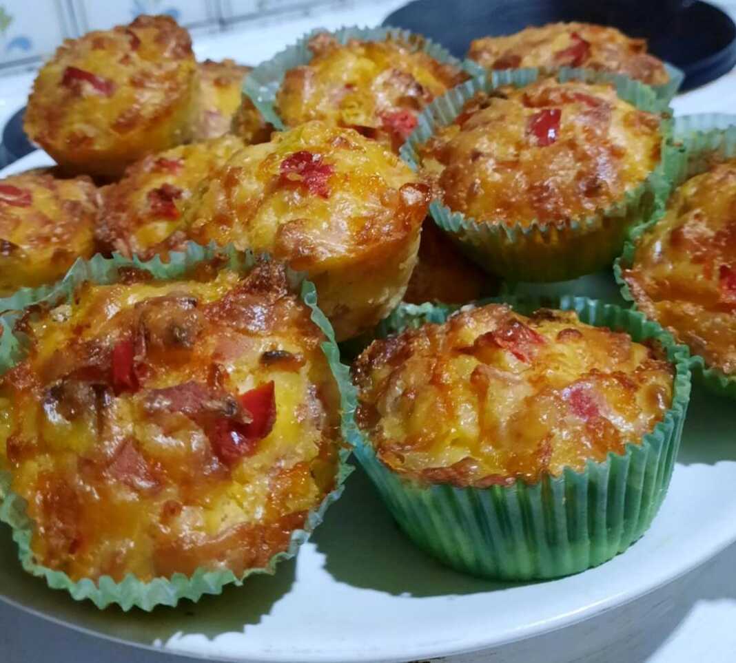 αλμυρά μάφιν με αλλαντικά και τυριά