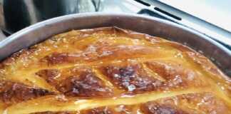 Γαλακτομπούρεκο Καλύμνου Παραδοσιακό γαλακτομπούρεκο Καλύμνου κομμένο σε τετράγωνα κομμάτια, με χρυσαφένιο τραγανό φύλλο και πλούσια κρέμα να ξεπροβάλλει