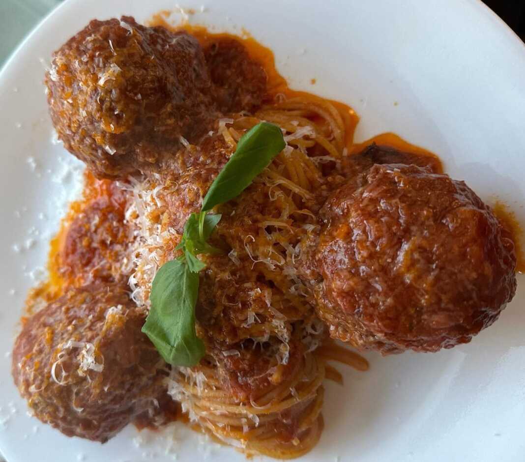 keftedakia Makaronia Κεφτέδες με Μακαρόνια και Σάλτσα Μαρινάρα