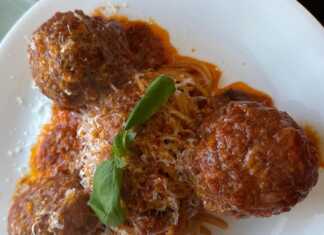 Κεφτέδες με Μακαρόνια και Σάλτσα Μαρινάρα