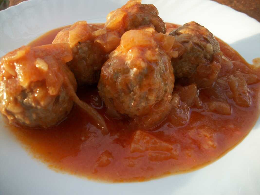 κεφτεδάκια στο κρασί