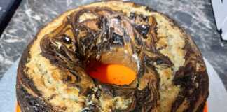 κέικ μπανάνας με μαύρη κουβερτούρα