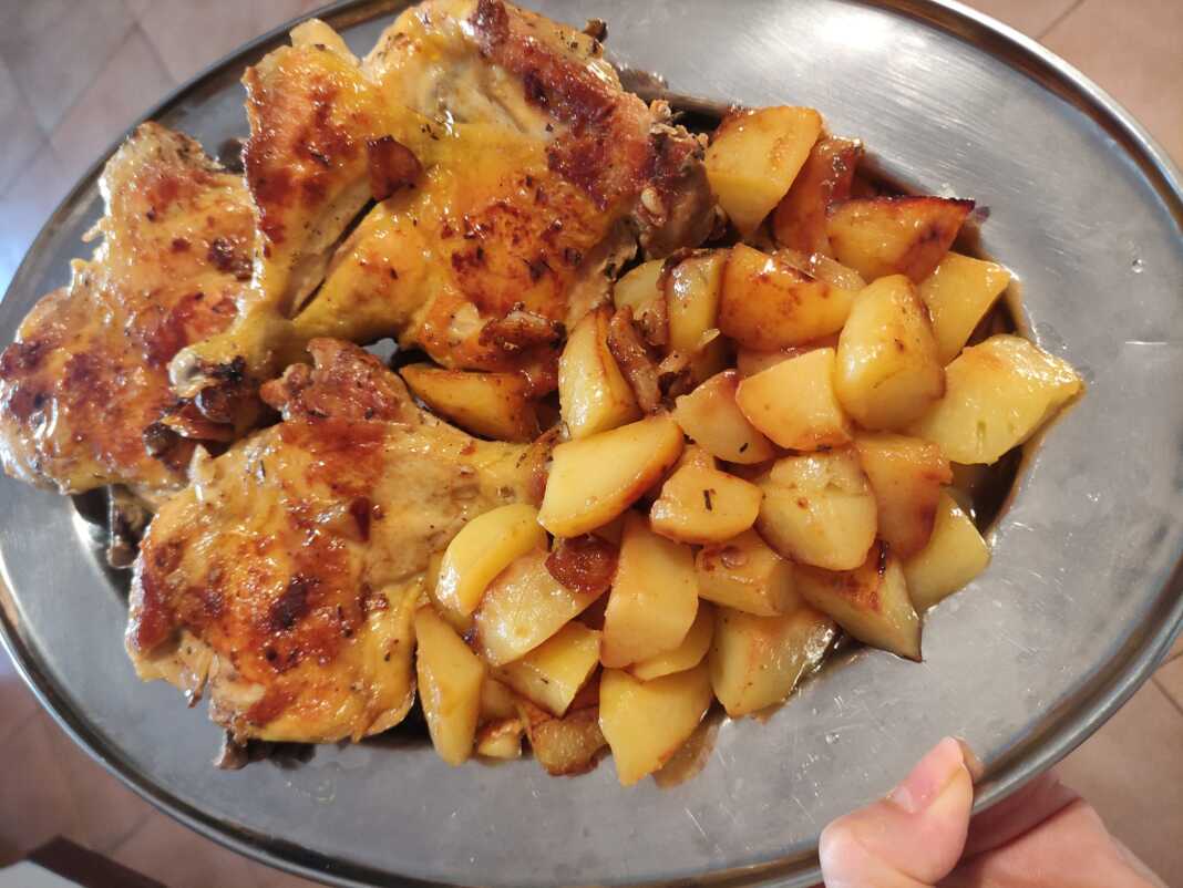 Μπουτάκια κοτόπουλο στο τηγανι με πατάτες