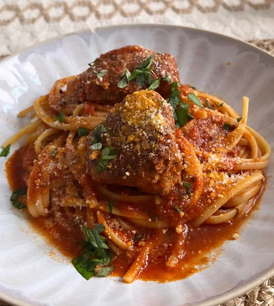 Σπαγγέτι με κεφτεδάκια