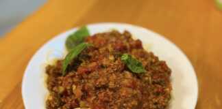 Μακαρόνια με σάλτσα μπολονέζ