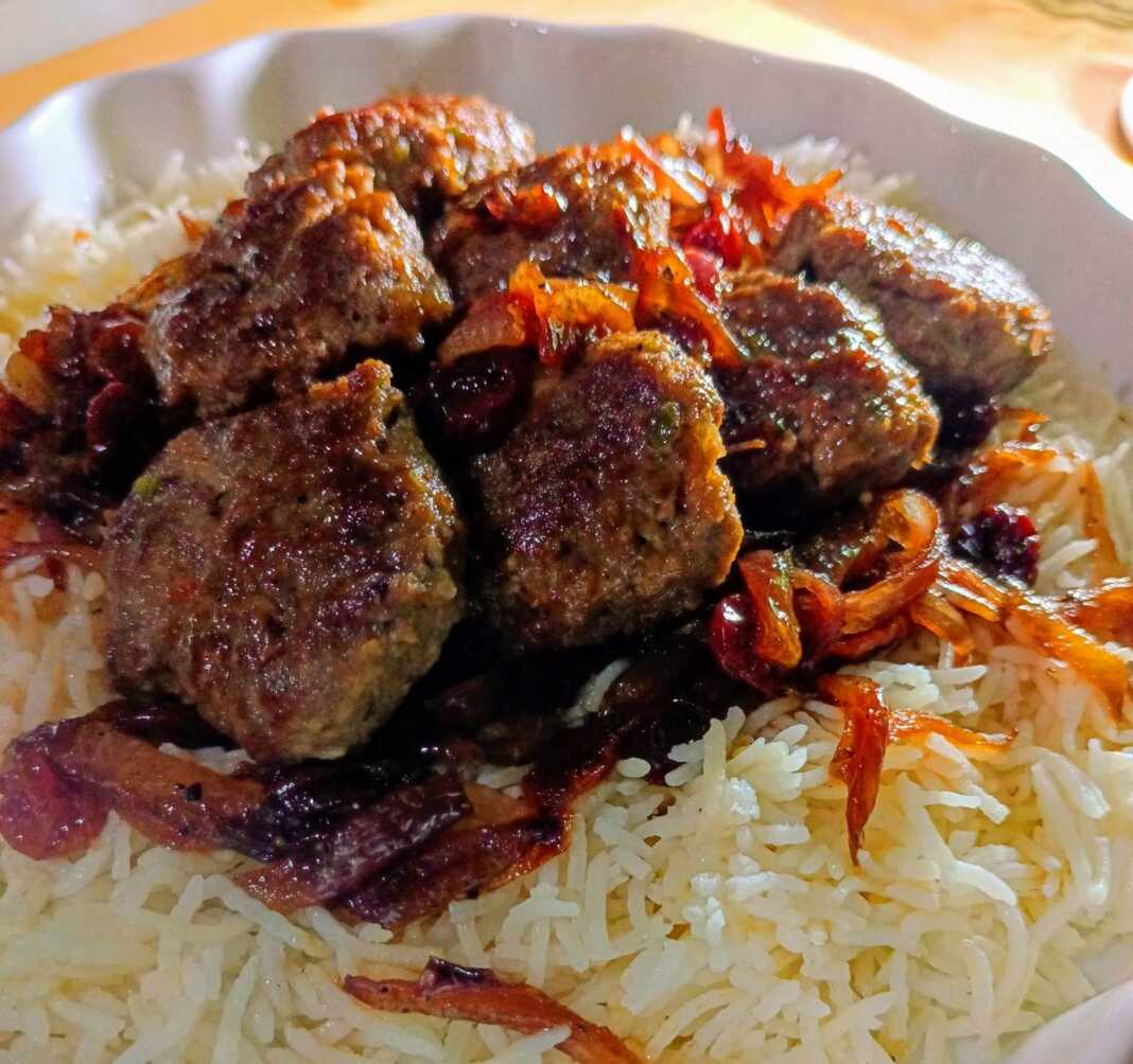 Κεφτέδες σε σάλτσα κρεμμυδιού