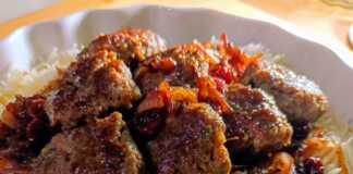 Κεφτέδες σε σάλτσα κρεμμυδιού