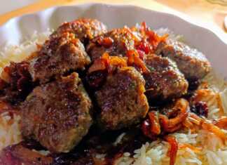 Κεφτέδες σε σάλτσα κρεμμυδιού