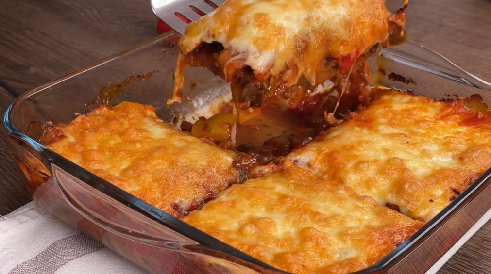 melitzanes sto fourno Μελιτζάνες με λαχανικά και τυρί στο φούρνο