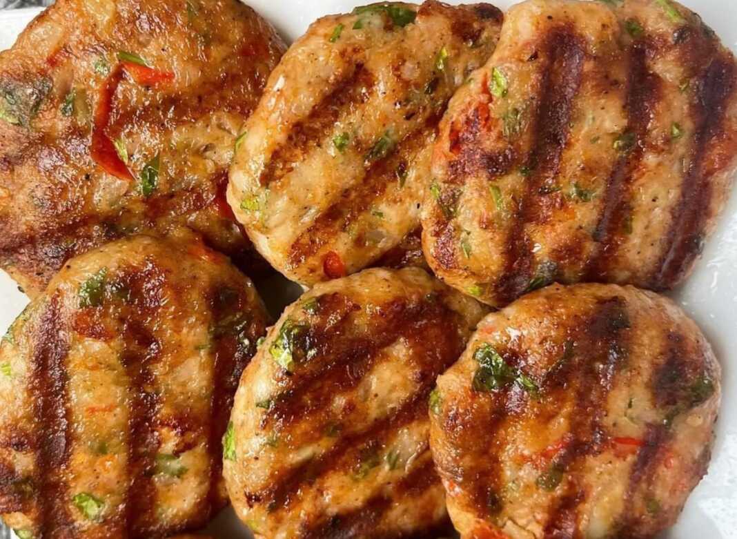 μπιφτέκια κοτόπουλου στη σχάρα