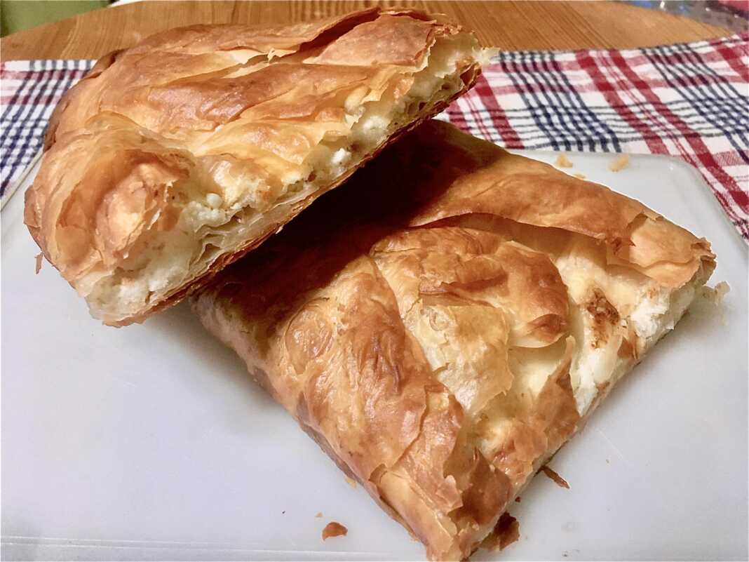 μπουγάτσα με τυρί σε φύλλο αέρος