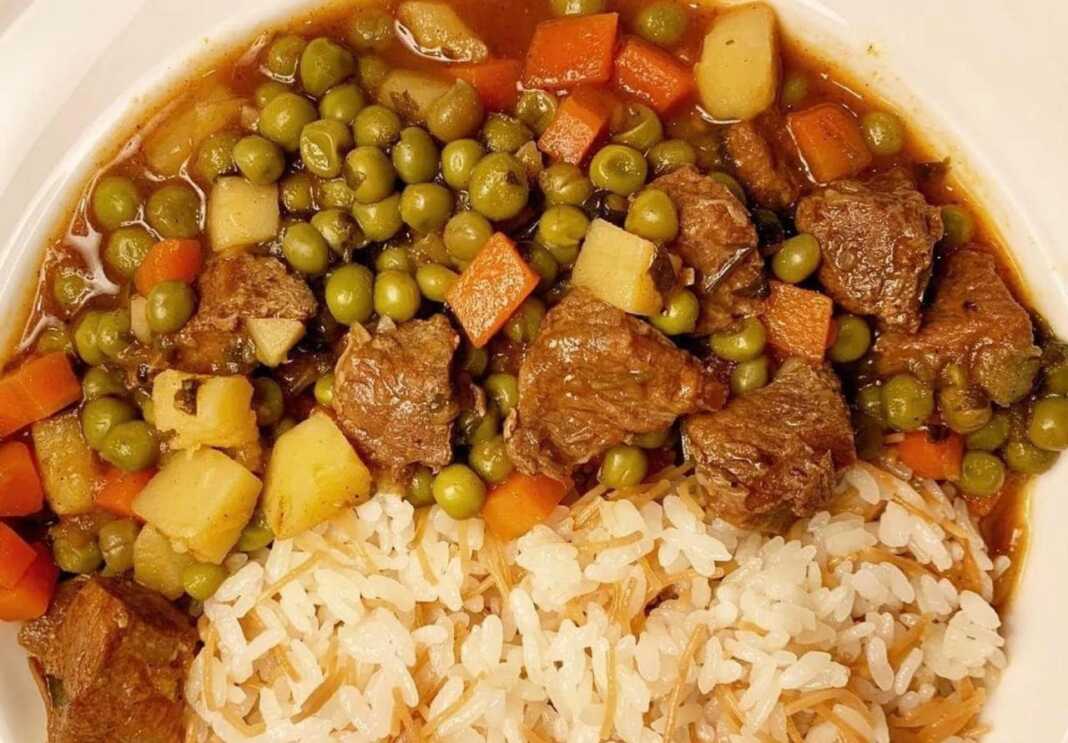 Μοσχάρι με αρακά και ατζέμ πιλάφι