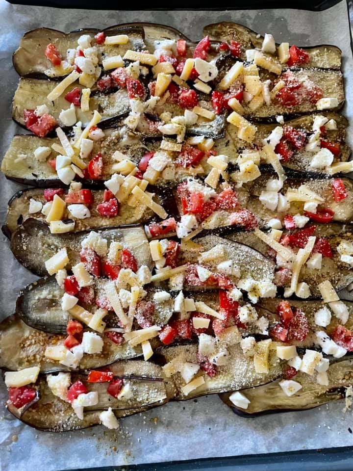 Ρολά Μελιτζάνας με Τυριά