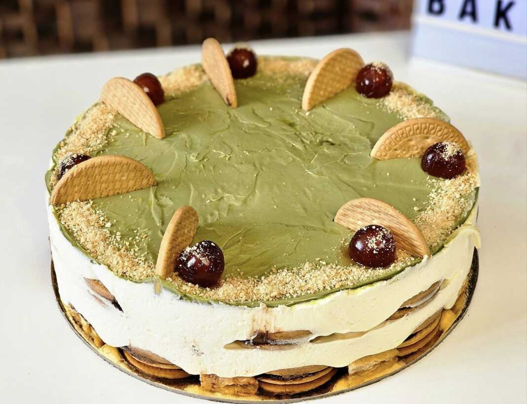 torta fistiki Τούρτα με Κρέμα και Πραλίνα Φιστικιού