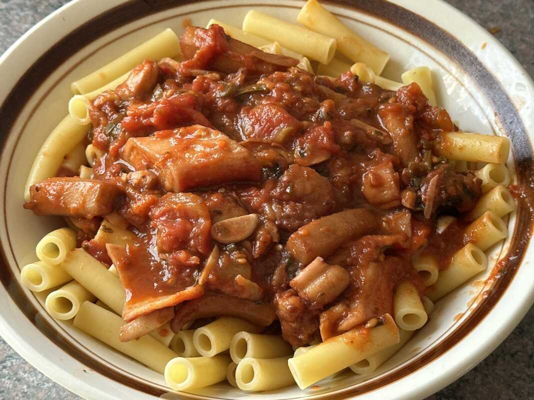 Ζυμαρικά με σάλτσα θαλασσινών