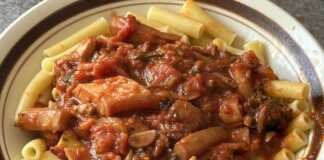 Ζυμαρικά με σάλτσα θαλασσινών