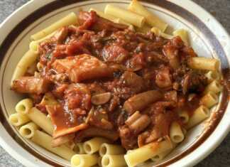 Ζυμαρικά με σάλτσα θαλασσινών