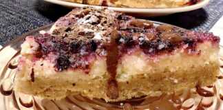 Τσιζκέικ με μαρμελάδα βατόμουρο και σοκολάτα