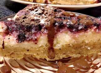 Τσιζκέικ με μαρμελάδα βατόμουρο και σοκολάτα