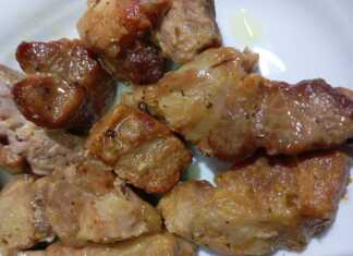 Το έτοιμο Χοιρινό Στον Φούρνο ψημένο και ροδοκοκκινισμένο