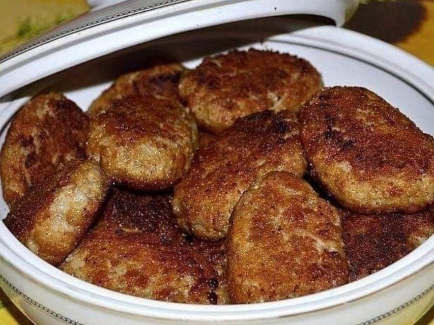 kotoletes Μπιφτέκια με ντομάτα