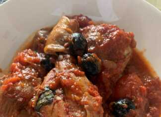 Μπουτάκια κοτόπουλου σε σάλτσα ντομάτας