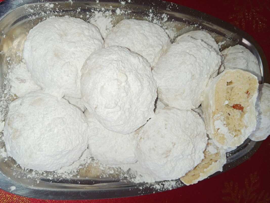 κουραμπιέδες με αμύγδαλο