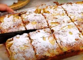 Μηλοκαρύδοπιτα στο ταψί, φρεσκοψημένη και χρυσαφένια.