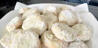 Μπισκότα χιονούλες…λιώνουν στο στόμα σαν το χιόνι🤗 μπισκότα χιονούλες