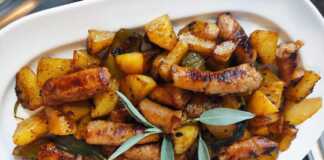 Λουκάνικα με Πατάτες στο Φούρνο