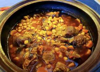 Μοσχάρι κοκκινιστό με ρεβίθια στη γάστρα