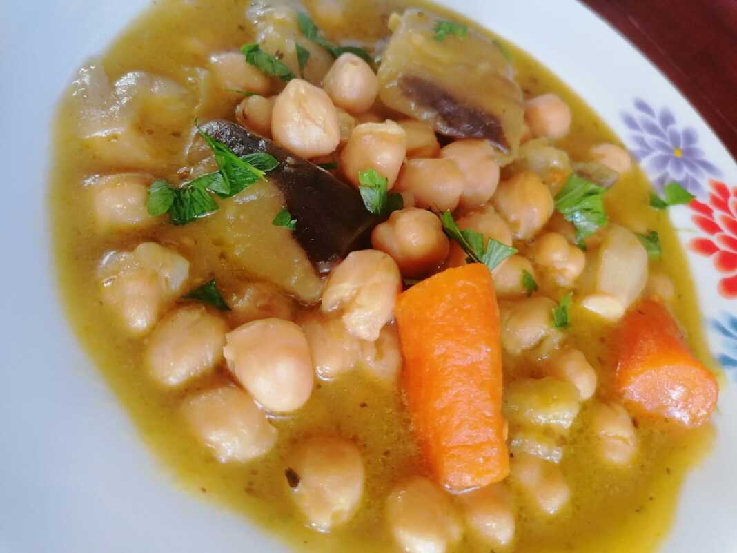 Ρεβύθια με Μελιτζάνα