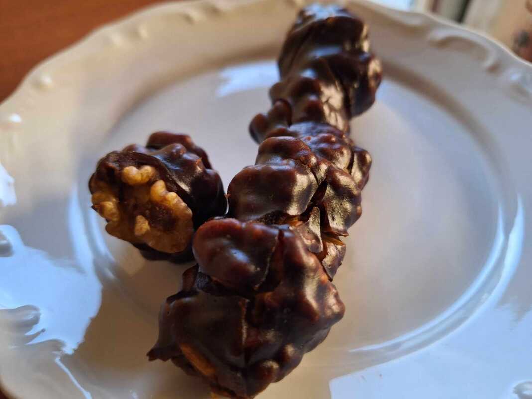 Σουτζούκι με Καρύδια