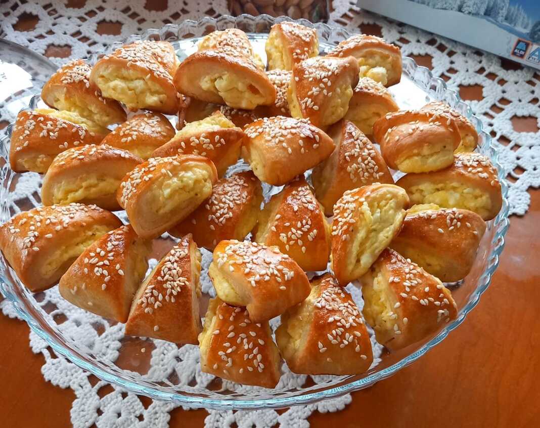 tirompoulitses τυρομπουκίτσες