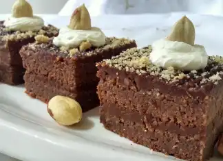 Τούρτα με σοκολάτα και φουντούκια