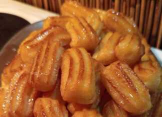 Τα τουλουμπάκια της Ελίνας, φτιαγμένα με αγάπη βουτηγμένα σε γλυκό σιρόπι για να ικανοποιήσετε την επιθυμία σας για γλύκισμα.