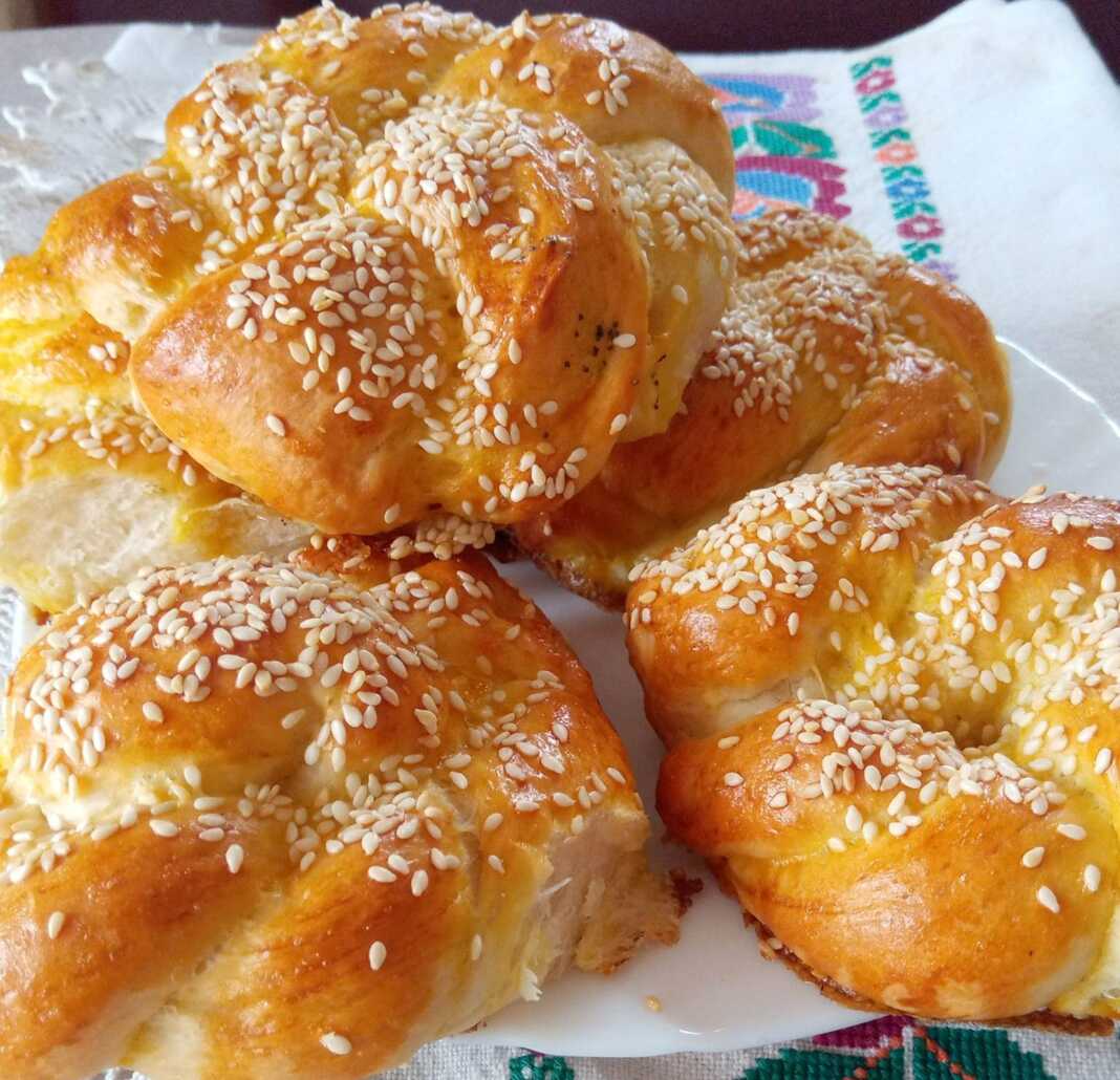 Σπιτικά τσουρεκάκια