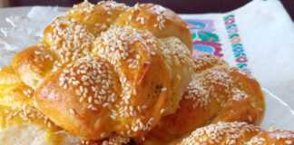 Σπιτικά τσουρεκάκια