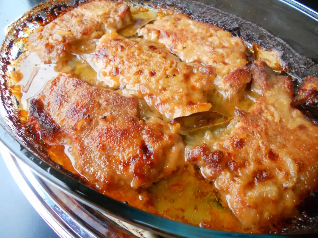 χοιρινές μπριζόλες στο φούρνο