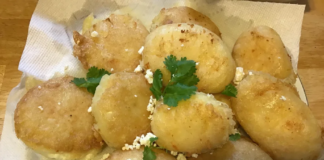 μπάλες πουρέ πατάτας με τυρί