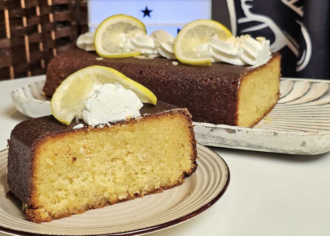 keik lemoniou me amigdalo