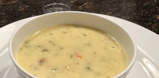 Κρεμώδης Κοτόσουπα: συνταγή με ρύζι και λαχανικά