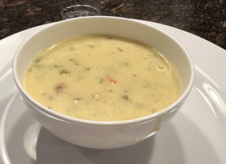Κρεμώδης Κοτόσουπα: συνταγή με ρύζι και λαχανικά