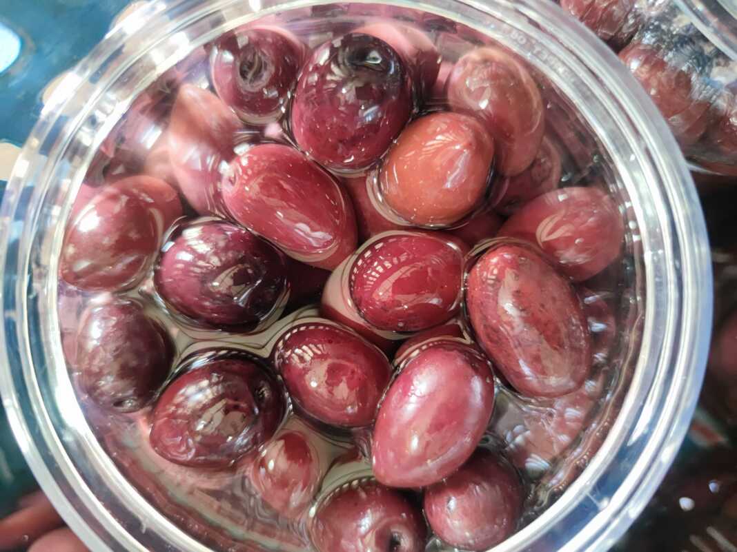 Καλαματιανές ξιδάτες ελιές