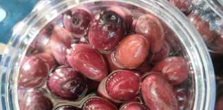 Καλαματιανές ξιδάτες ελιές