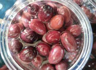 Καλαματιανές ξιδάτες ελιές