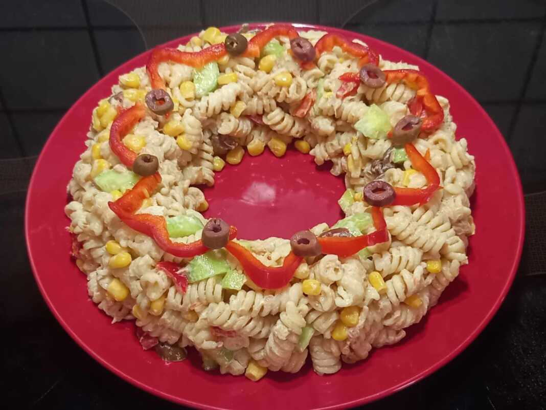 Μακαρονοσαλάτα με τόνο καπνιστό